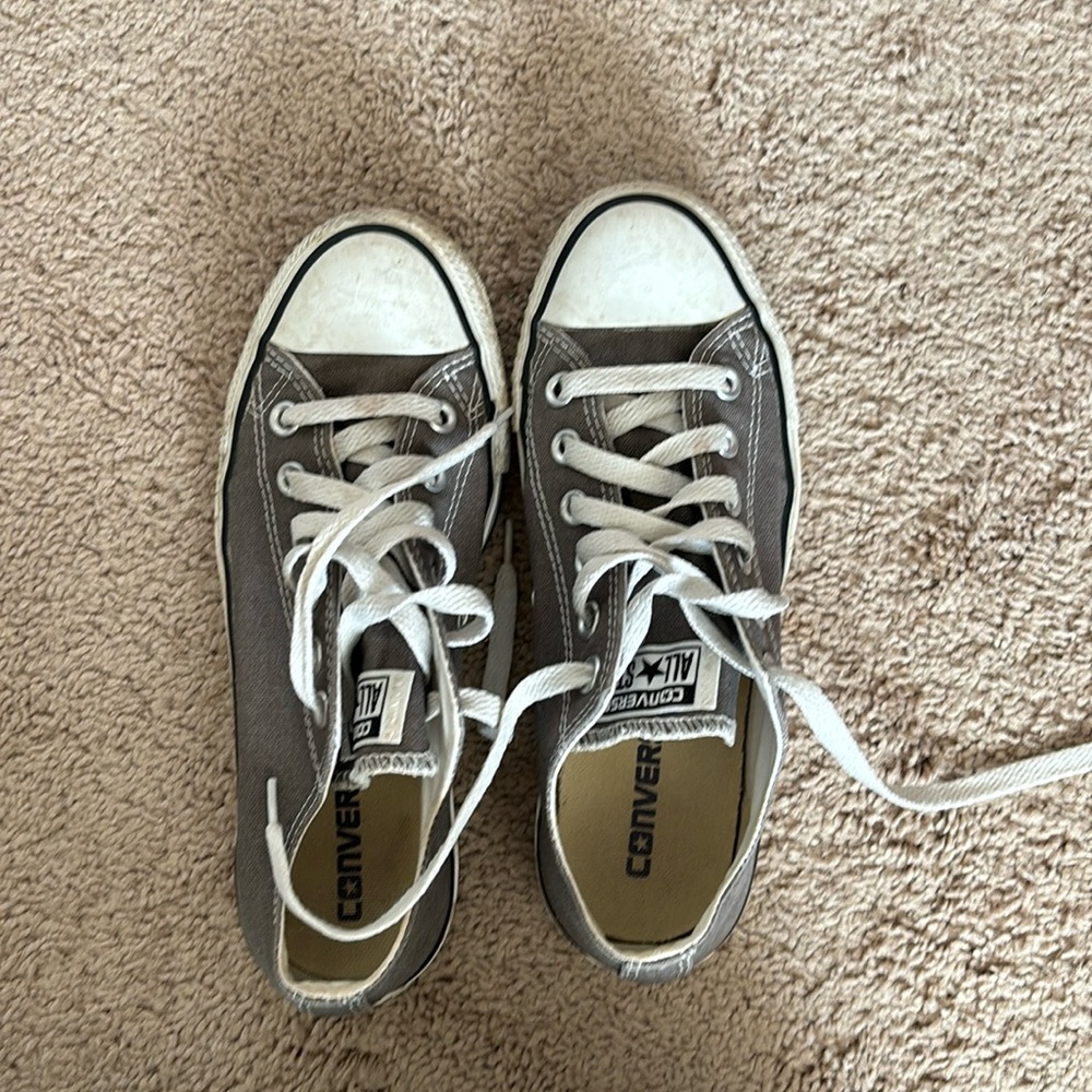 Grey converse low sneakers